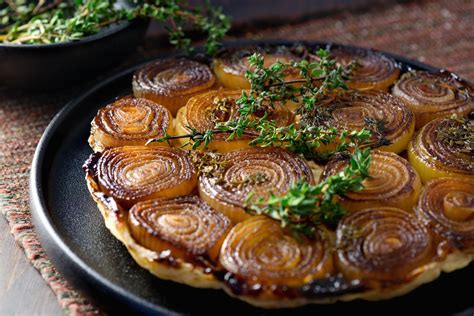  Tarte Tatin: Een zoet-zure, karamellisatie-wonder uit de ovens van Xavier!