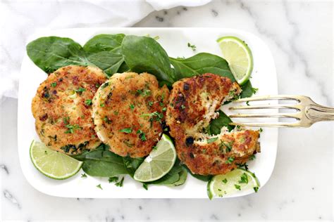  Baltimore Crab Cakes: Een overheerlijke kruidencombinatie die perfect samengaat met een knapperige goudgele korst!