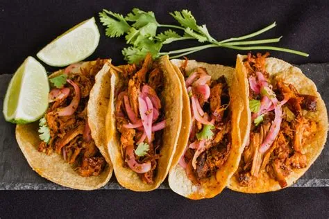  Cochinita Pibil: Een Romige Oase van Geur en Smaak uit Jalisco!