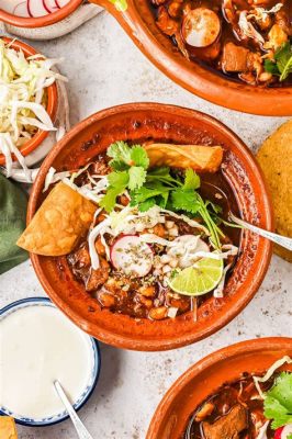  Pozole Rojo! Een romige, pittige reis naar het hart van Yucatan