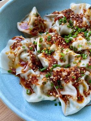  Wontons met Sesamolie: Verlokkende Kleine Zakjes Vol Smaak en Textuur!